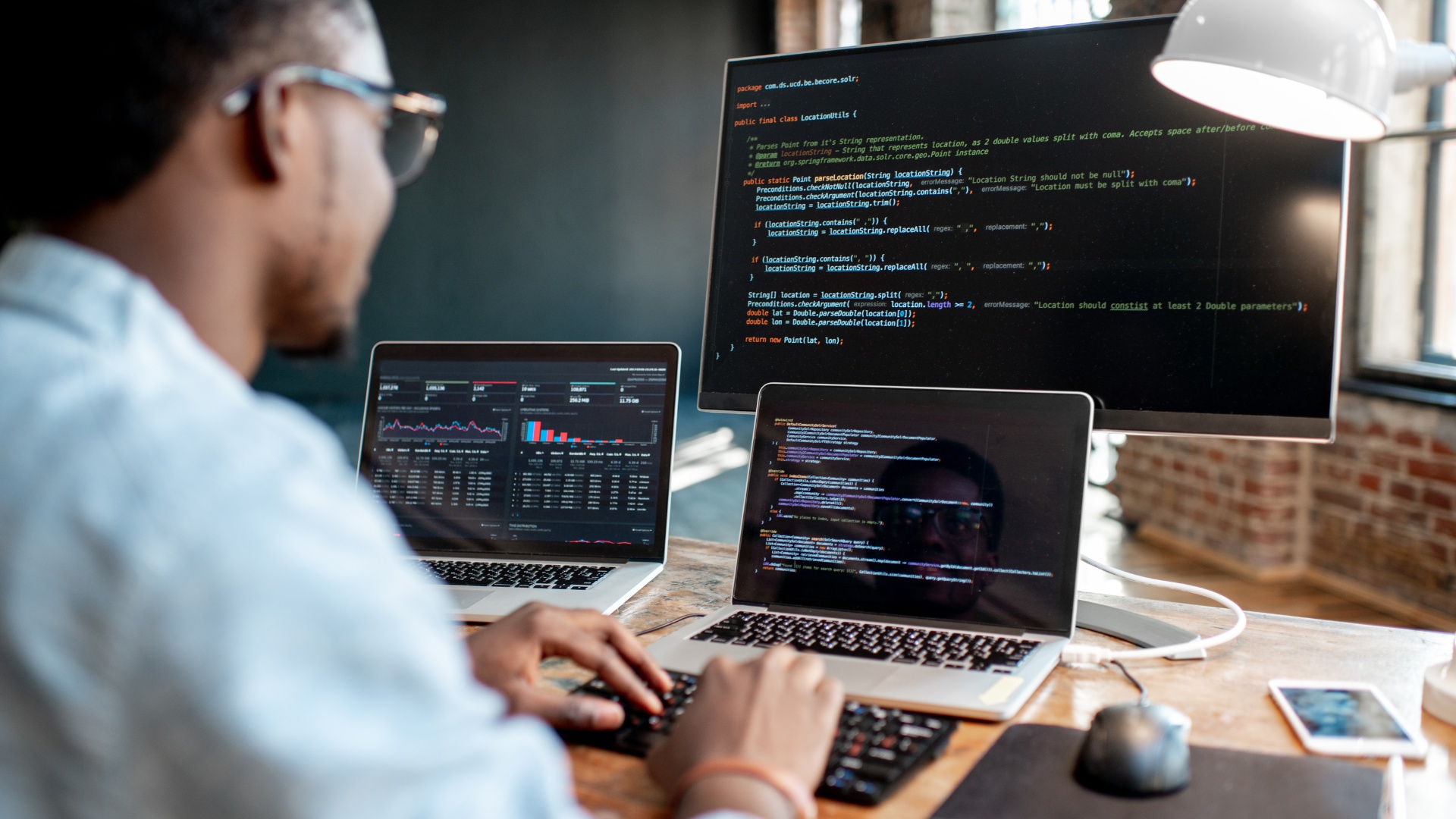 Mastering HTML Iframes: Syntax, Sizing, Borders, and Link Targeting Explained